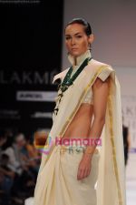 Model walk the ramp for Eina Ahluwalia show at Lakme Fashion Week 2011 Day 3 in Grand Hyatt, Mumbai on 13th March 2011 (32).JPG